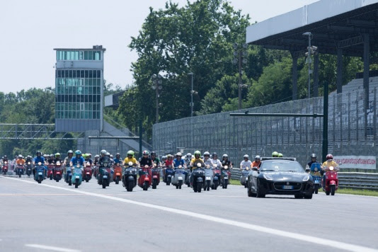 MOTO STORICHE E MODERNE IN PISTA A MONZA